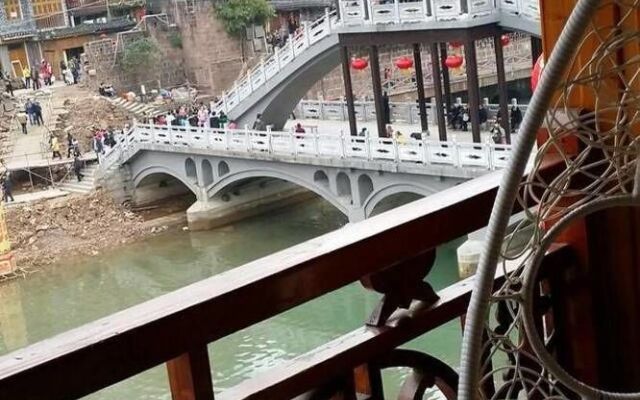 Yijian River View Guesthouse