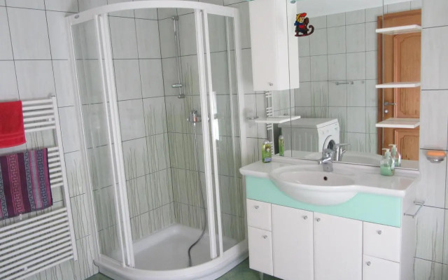 House Dolenja Trebuša