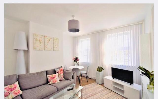 Super location 1min from metro 10min from Camden