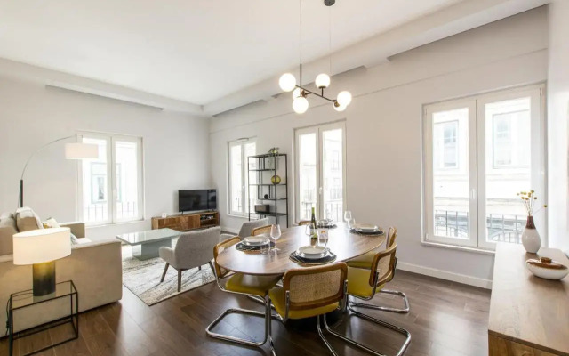 Elegant & Sophisticated Campo Ourique by GT House