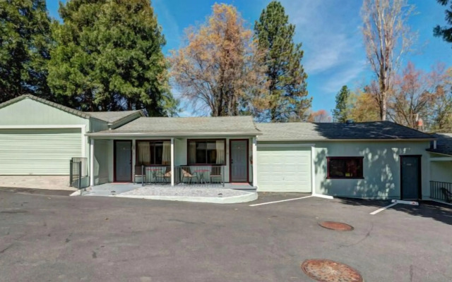 Lake Shasta Lodge