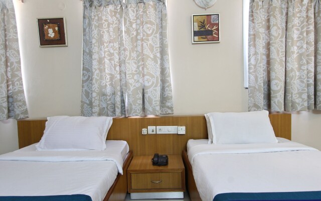 OYO Flagship 8252 Aayush Corporate Stays