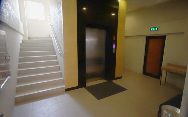 Court Meridian Hotel and Suites