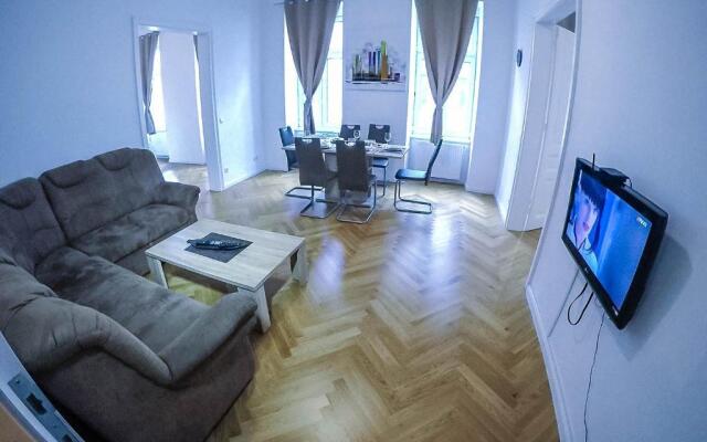 Raimond Apartment Ottakring Top 14