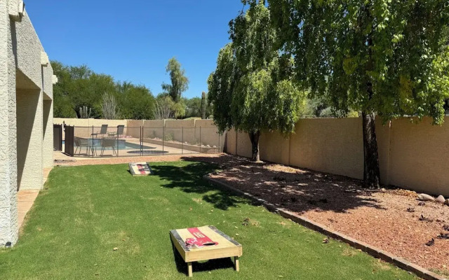 Red Mountain Retreat 5 BDR w/ Heated Pool!
