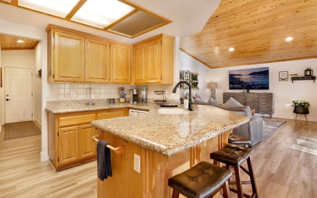 2051- Bearvenidos 4 Bedroom Home by RedAwning