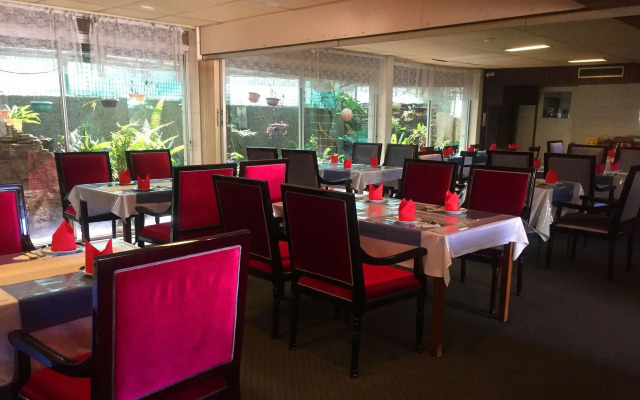 Inland Oasis Motel