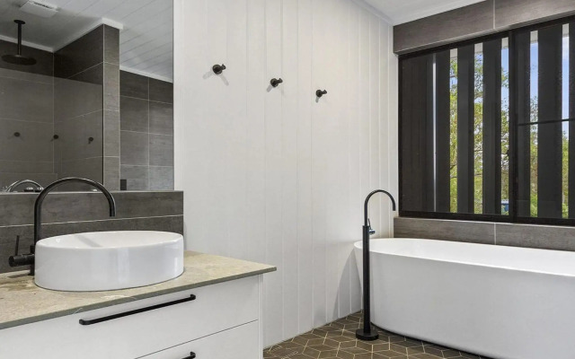 Horizons at Currarong - architecturally designed beach house