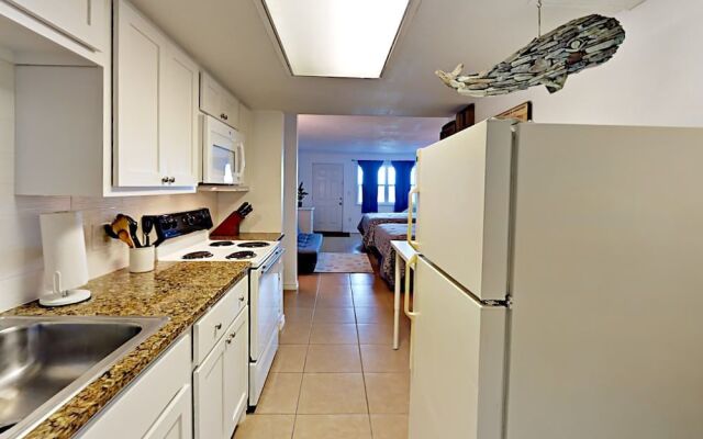 125 Sea Breeze - Studio Condo
