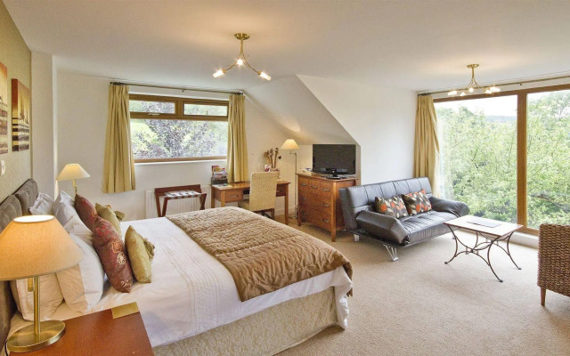 Tovey Lodge