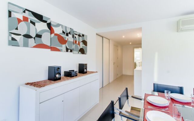 Oceana Suites Isabel Apartments