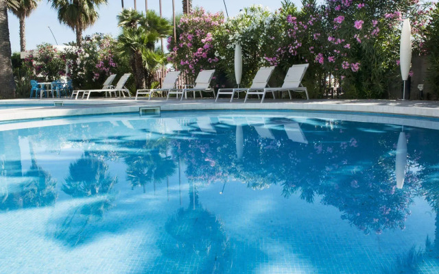 International Hotel & Suite