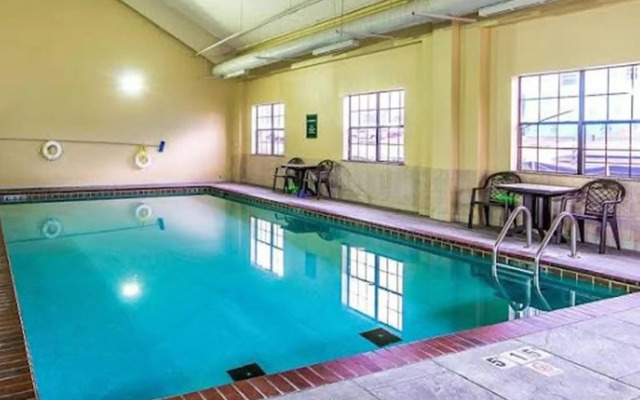 Comfort Inn & Suites
