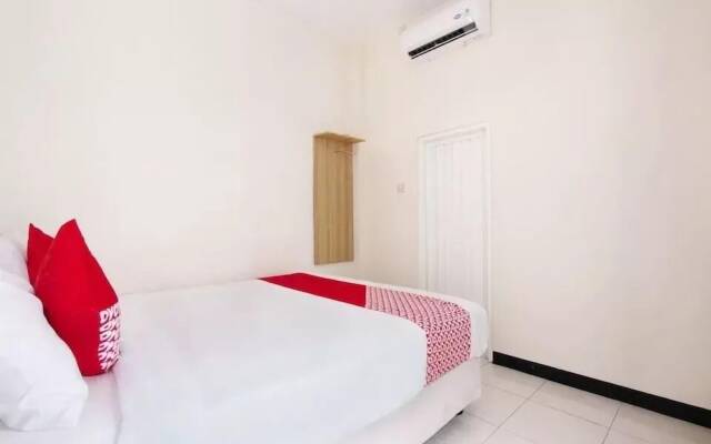 Cozy Residence Syariah  by OYO Rooms