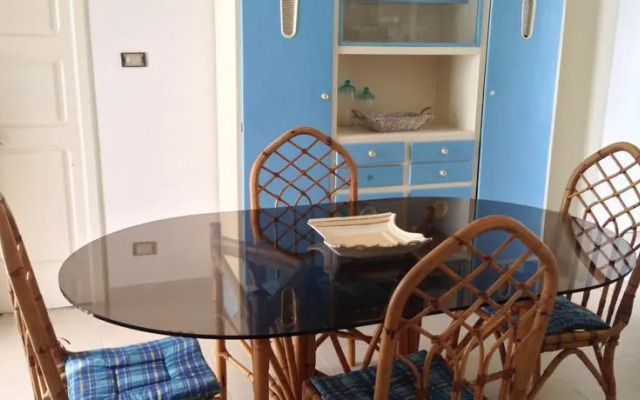 Torre Suda Vicino Al Mare