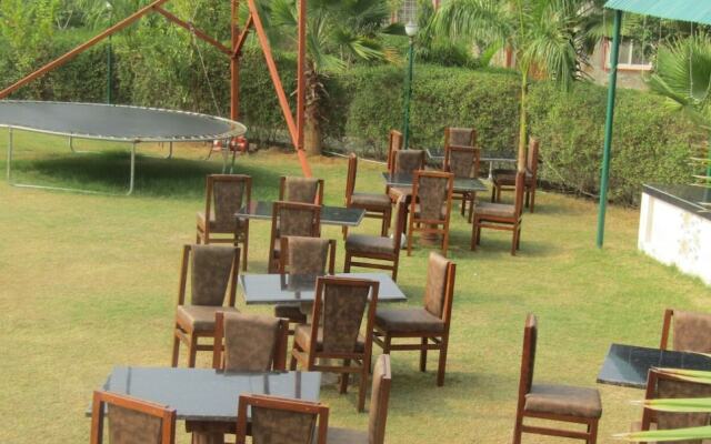 Van Chhavi Resort