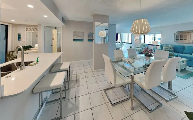 Sandarac by Distinctive Beach Rentals