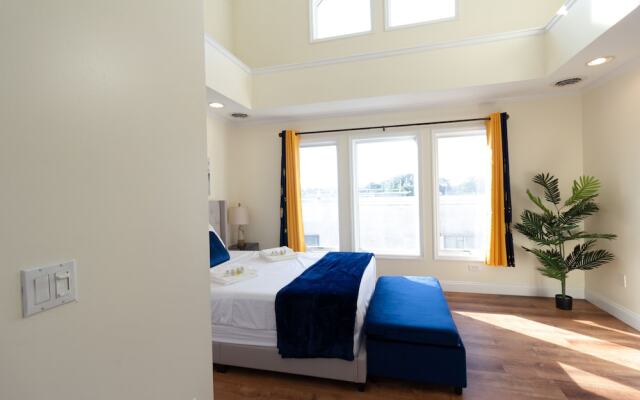 Yachtsman's Cove with 3-Levels