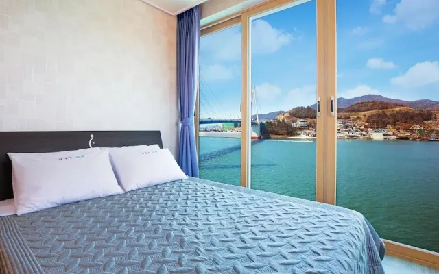Yeosu Janggun Island Pension