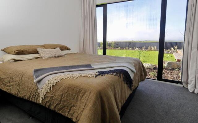 Lake House - Te Anau Holiday Home