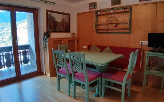 Family Apartment ENZIAN Top 9