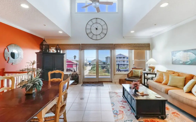 Pet Friendly Condo with Private Parking and Elevator by RedAwning