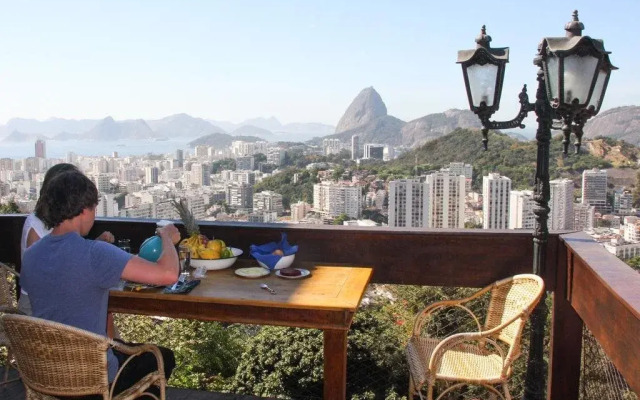 Casa Dois Irmãos