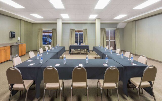 Ramada Clairmont/Grande Prairie