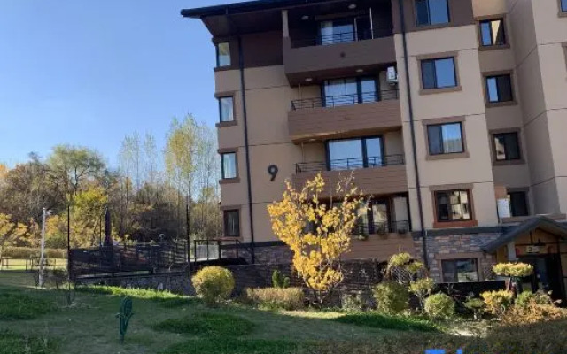 Xueren Nuandeng Apartment