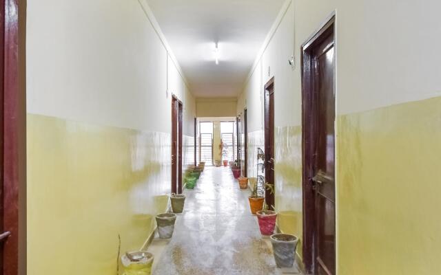 SPOT ON 49886 Hotel Ratan