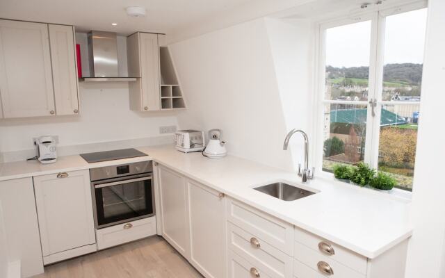 1 Bedroom Apartment With Views in Bath