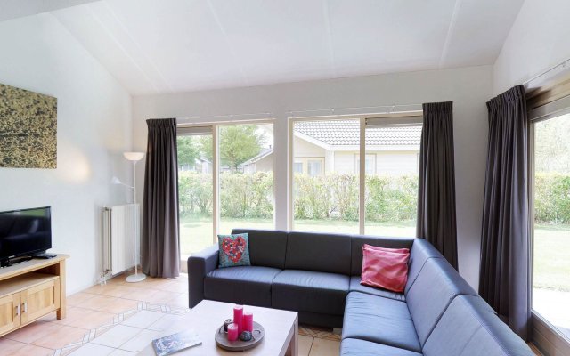 Comfortable holiday home with two bathrooms at Veerse Meer