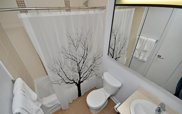 Royal Stays Furnished Apartments - Missisauga City Centre