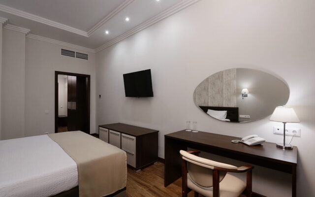 Imeni Chelyskintsev Hotel