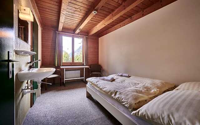 Alpine Base Hostel - Adults only