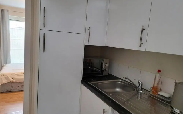 Cozy Central One Bedroom Flat