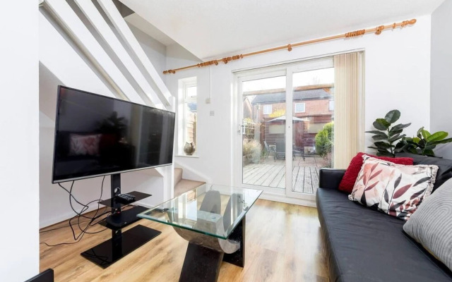 Cosy 2BR Home Near Milton Keynes Centre