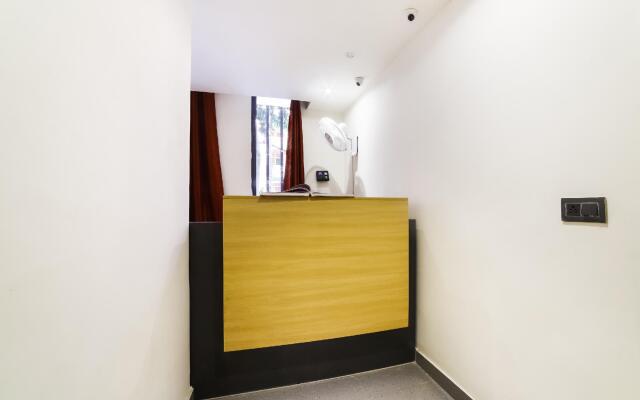 Collection O  80122 Pitampura Residency