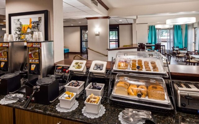 Clarion Pointe near Medical Center