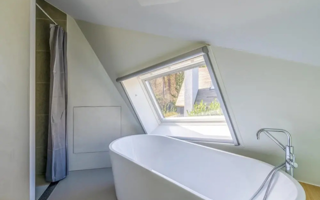 Relaxed and Atmospheric 6-person Villa Near the Forest