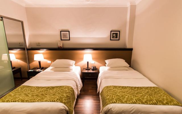 The Alcove Library Hotel