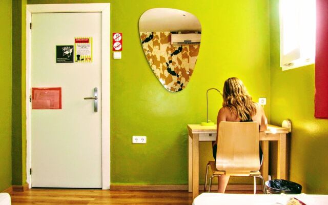 Onefam Les Corts Hostel