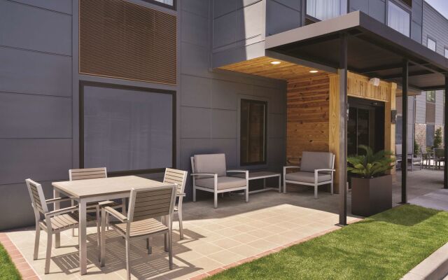 Country Inn & Suites by Radisson, Savannah Midtown, GA