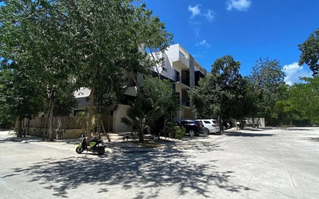 Great 3 Bedroom Apartment and Private Pool!