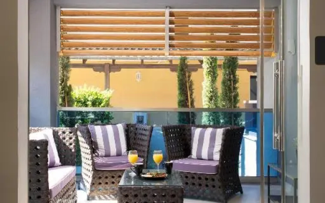 SKS Luxury Suites & Rooms