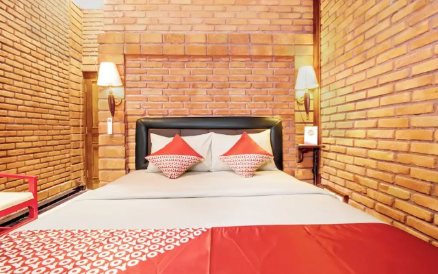 Super OYO Townhouse Oak Maxi Hotel Legian