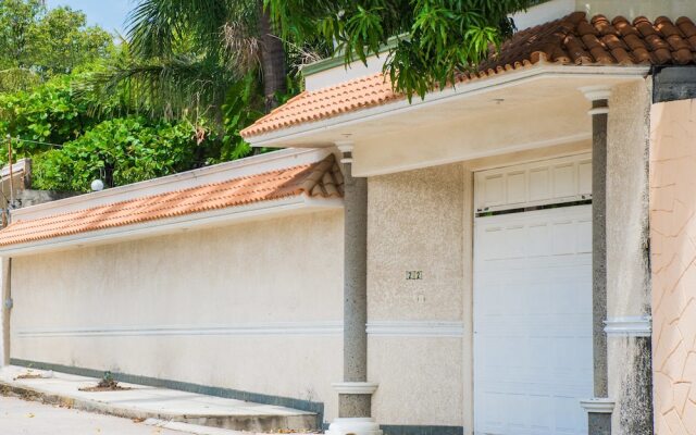 Casa Grande y Privada con Jardín