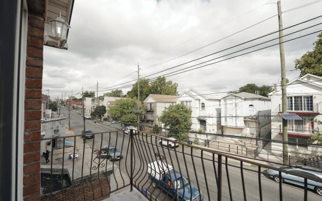 Newark Liberty Gem Brick House Apt 3