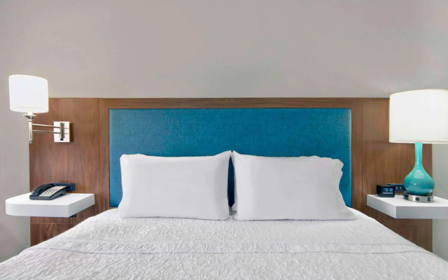 AC Hotel by Marriott Tampa Airport