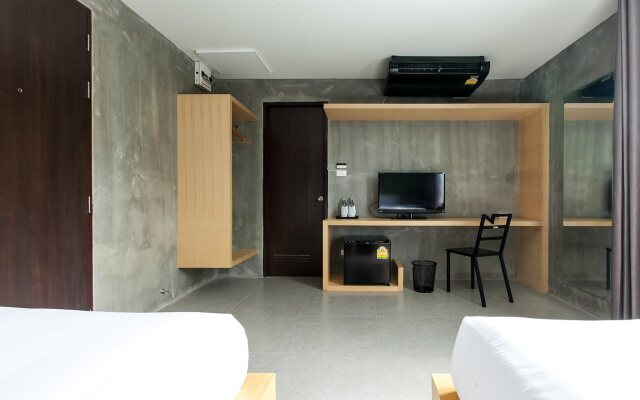 B2 Phuket Boutique & Budget Hotel
